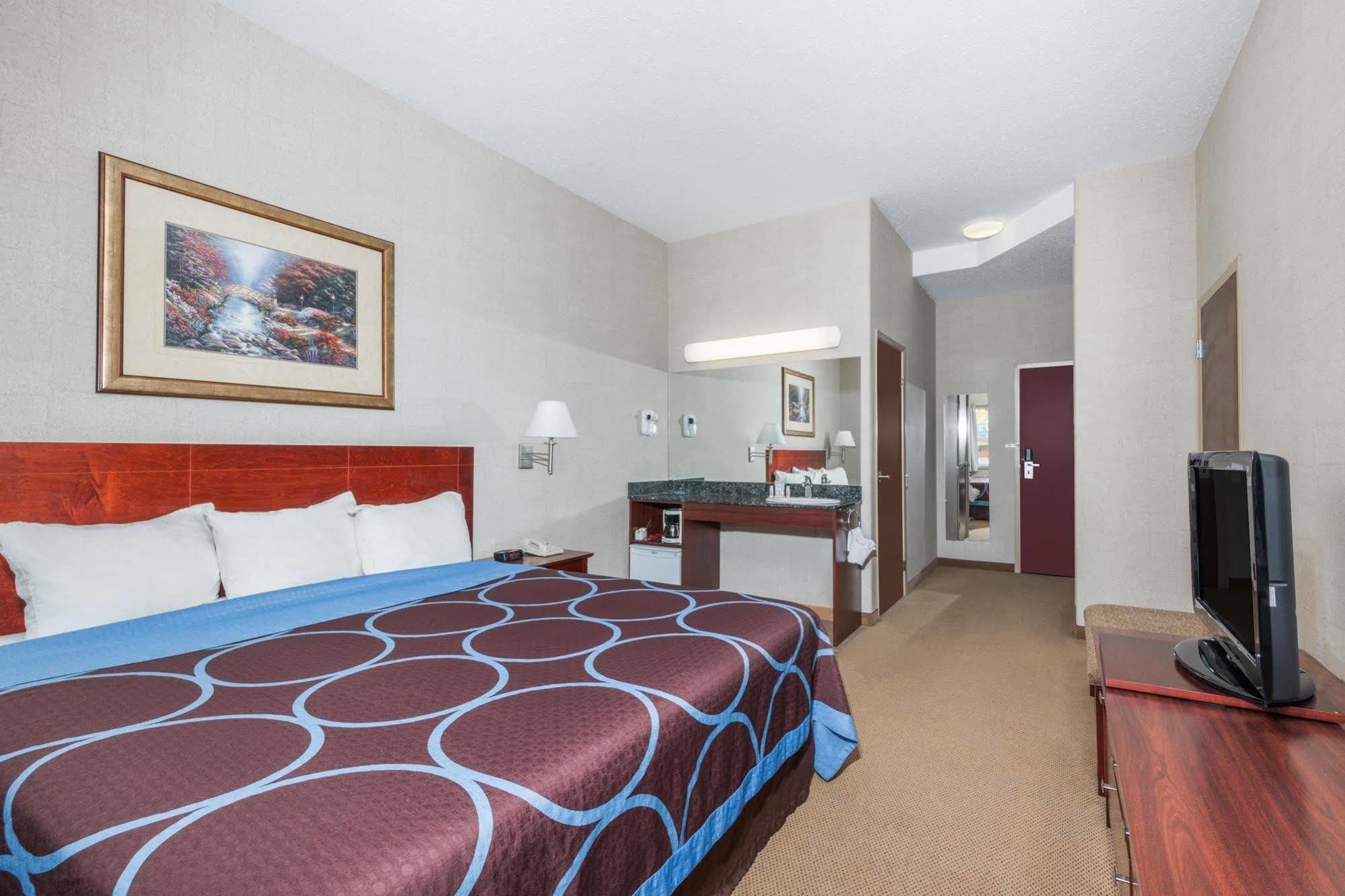 Super 8 By Wyndham Centre Motel